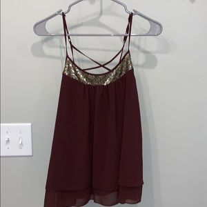 maroon tank top